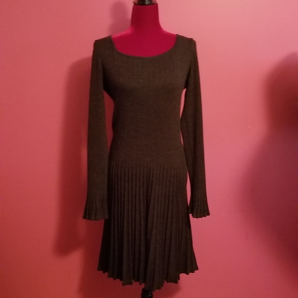 Lightweight pleated sweater dress.